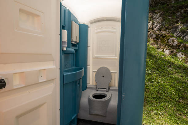Best Portable restroom trailer rental  in Manito, IL
