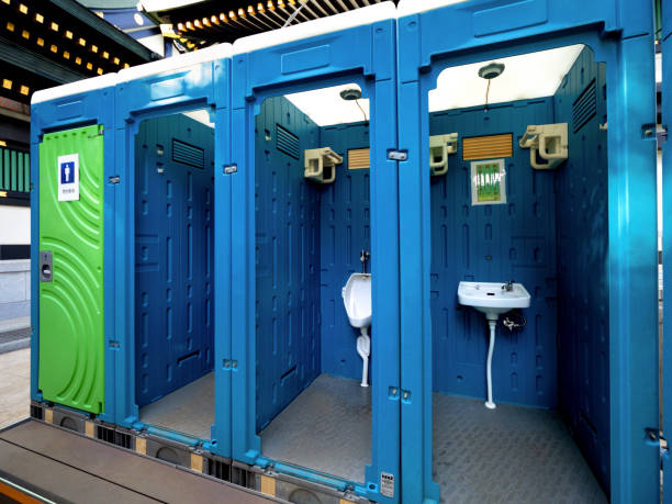 Best Porta potty delivery and setup  in Manito, IL